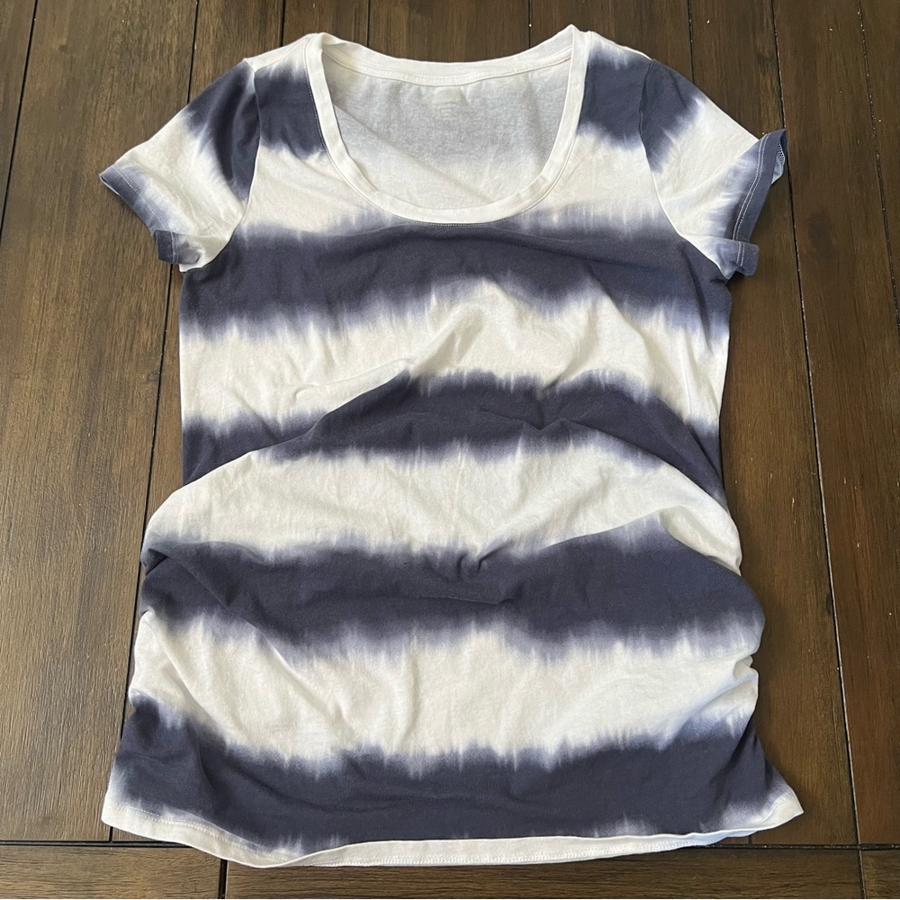 Old Navy Maternity T-Shirt